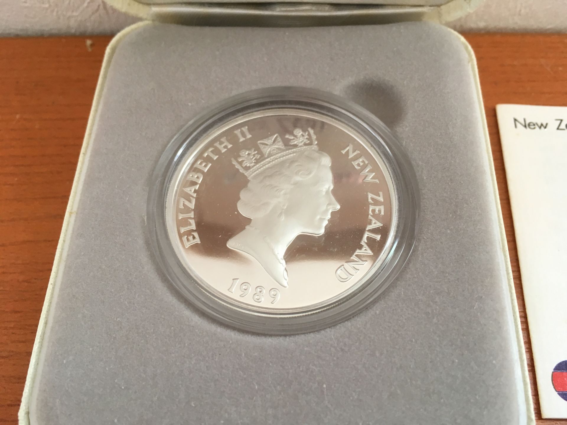COINS: TIN OF MIXED COINS TO INCLUDE NEW ZEALAND 1989 SILVER PROOF DOLLAR, - Image 4 of 6