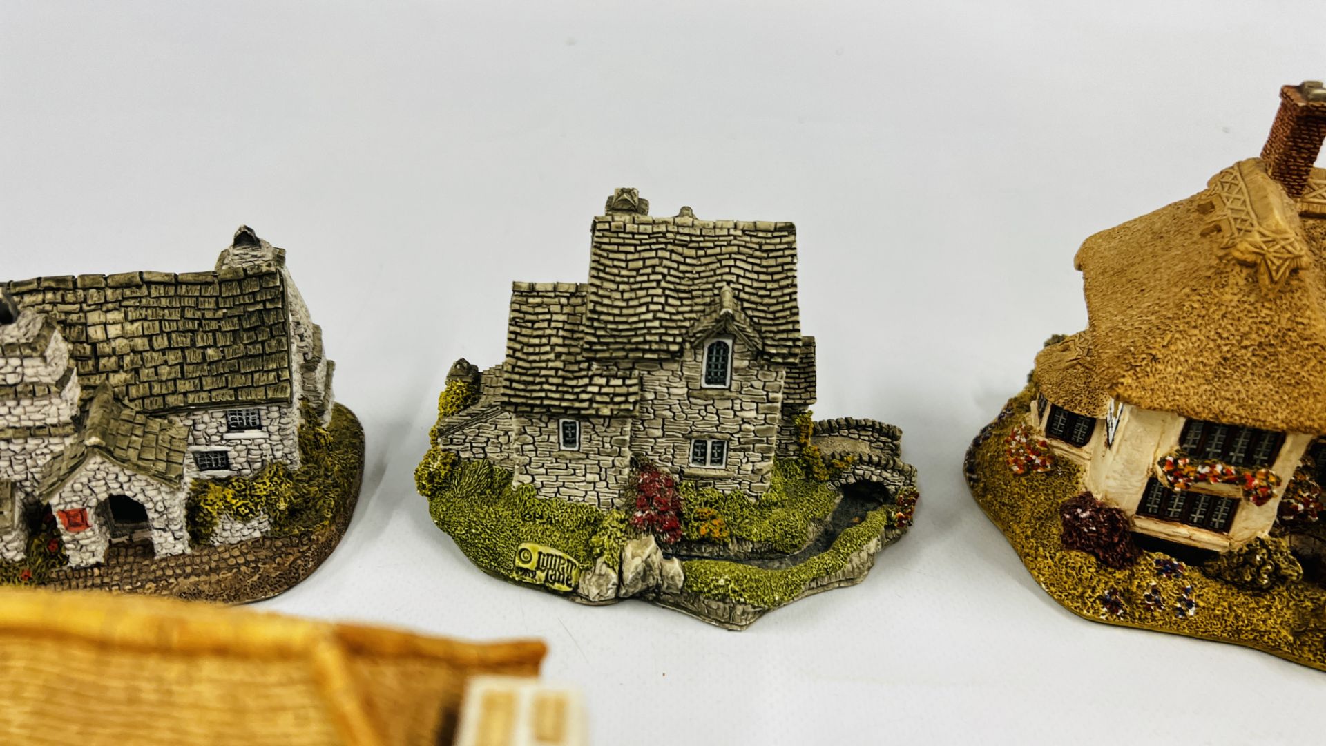 A COLLECTION OF 13 LILLIPUT LANE COTTAGES, SOME HAVING DEEDS ALONG WITH LILLLIPUT LANE BOOKLETS. - Bild 4 aus 13