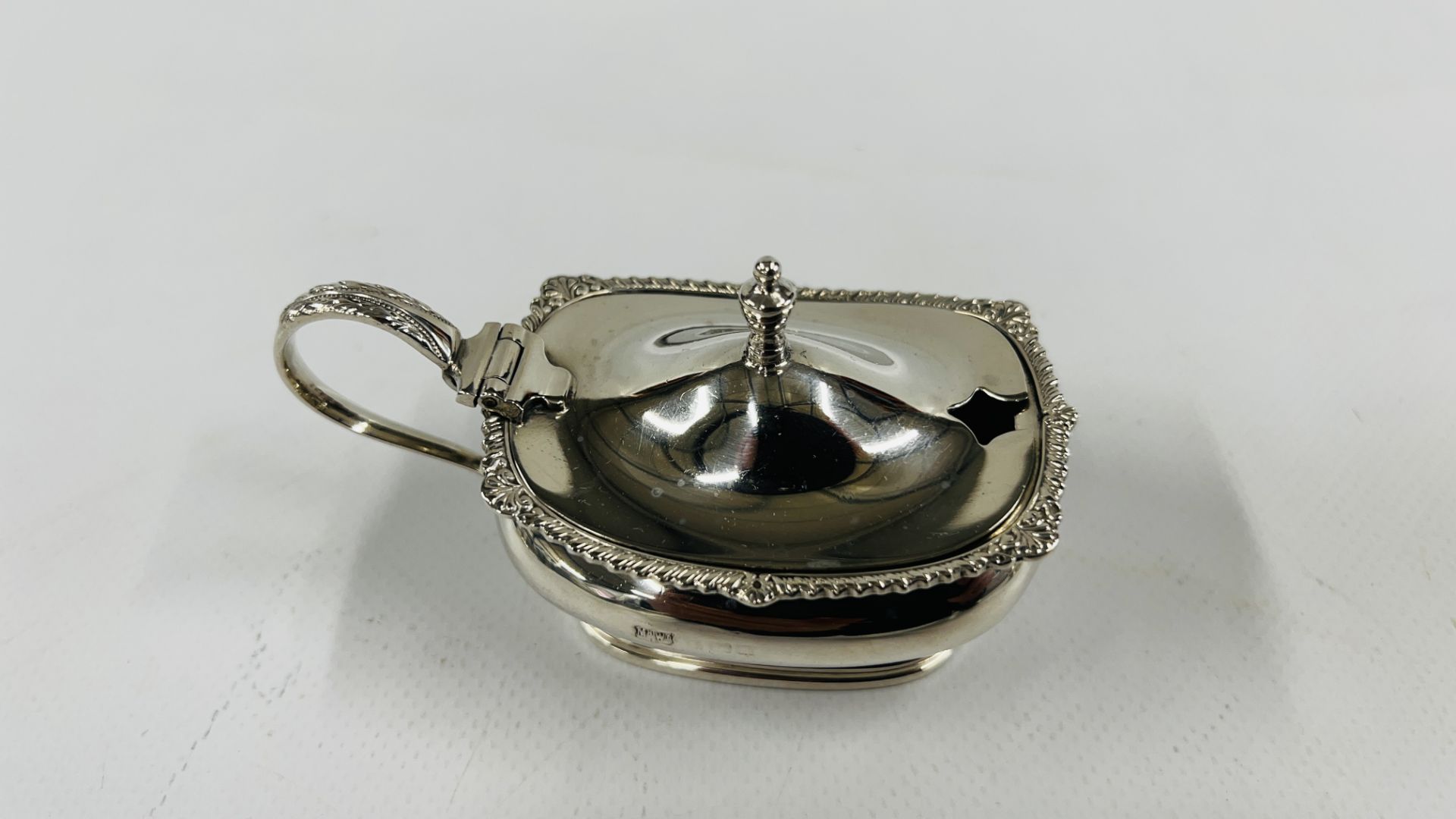 A SILVER THREE PIECE CONDIMENT SET, BIRMINGHAM ASSAY (RUBBED MARKS). - Image 11 of 17