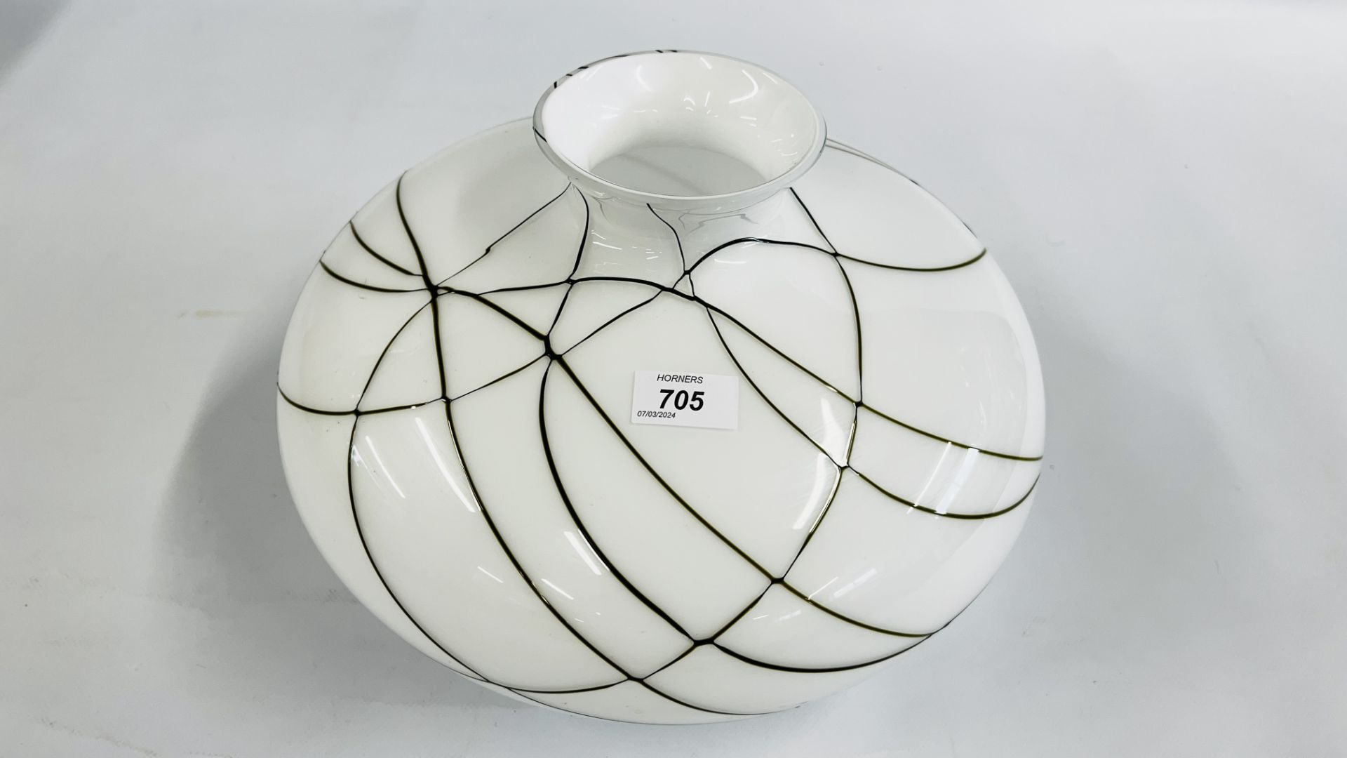 A DESIGNER WHITE AND BLACK GLASS VASE, DIAMETER 32CM. - Image 3 of 3