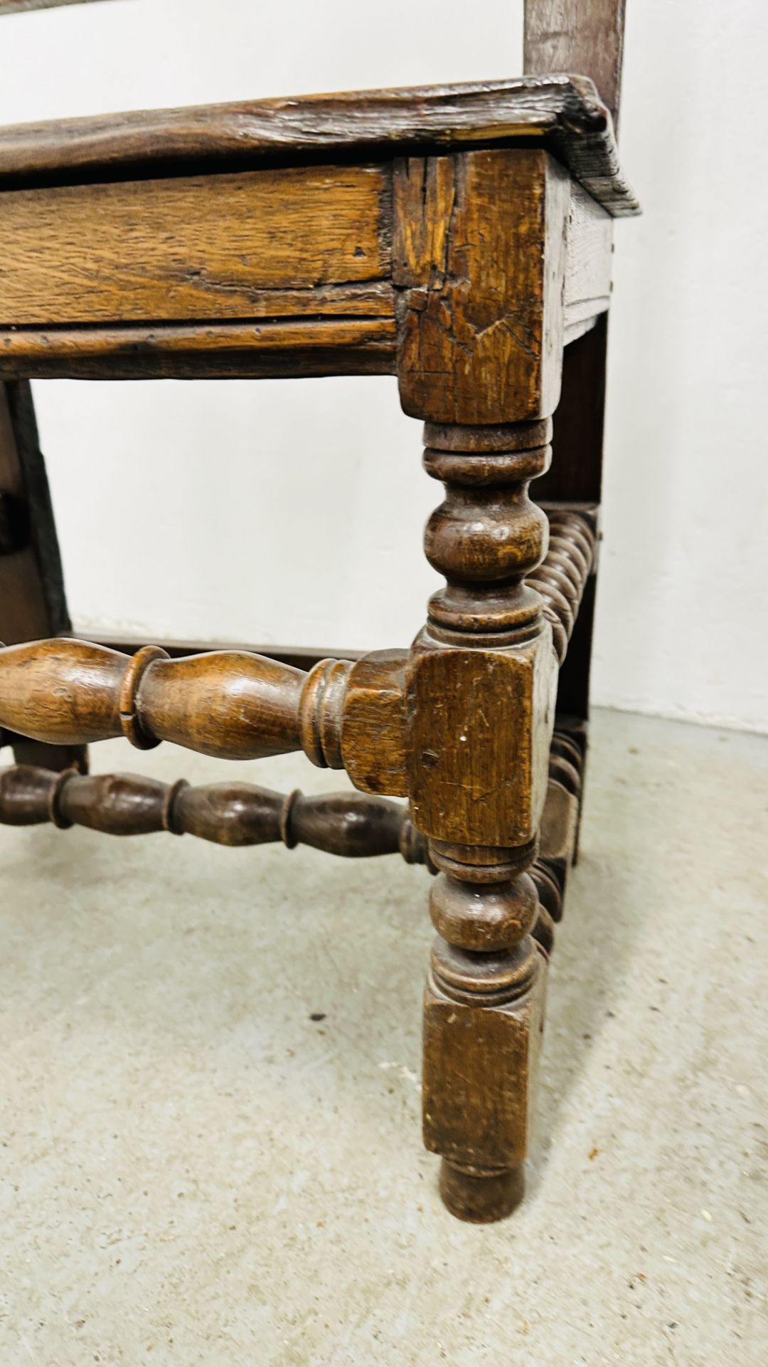 A PAIR OF 17TH CENTURY JOINED OAK CHAIRS. - Bild 20 aus 26