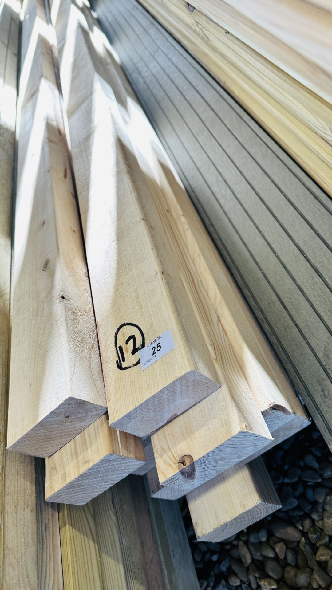 11 X 3 METRE LENGTHS 95MM X 45MM PLANED TIMBER. THIS LOT IS SUBJECT TO VAT ON HAMMER PRICE. - Bild 4 aus 4
