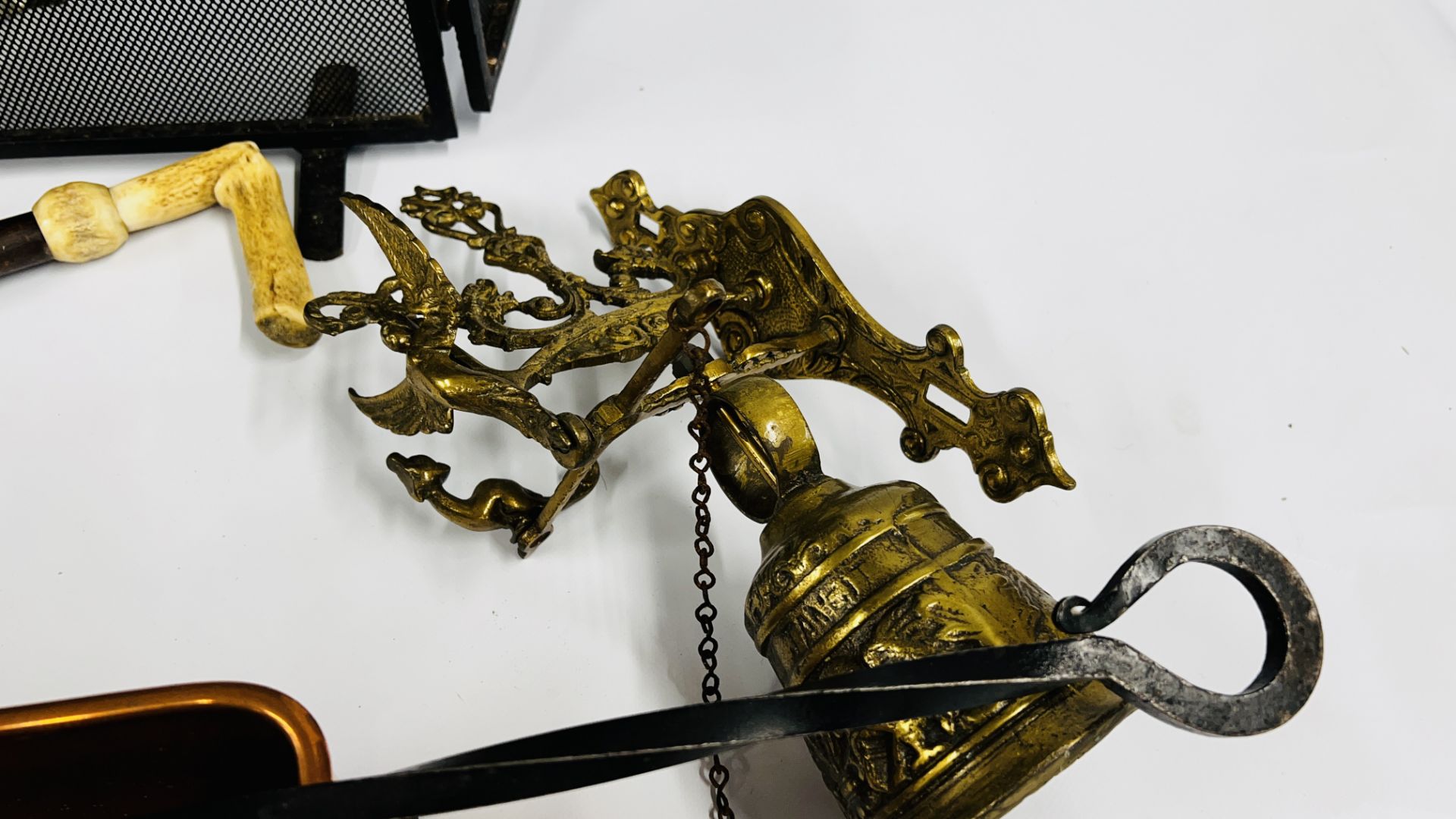 AN EXTENSIVE COLLECTION OF BRASS, COPPER AND METALWARE TO INCLUDE BRASS HORSE DOOR STOP, - Image 5 of 9