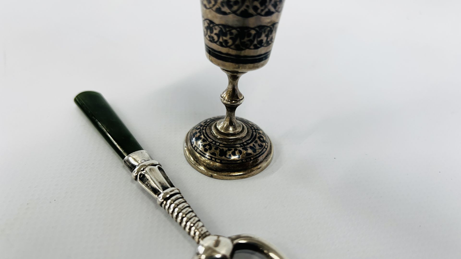 A RUSSIAN SILVER NIELLO LIQUEUR OR CUP WITH A JADE AND STERLING SILVER SERVING FORK. - Image 3 of 9