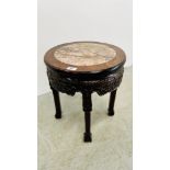 AN ORIENTAL HARDWOOD CIRCULAR COFFEE TABLE WITH INSET MARBLE TOP.