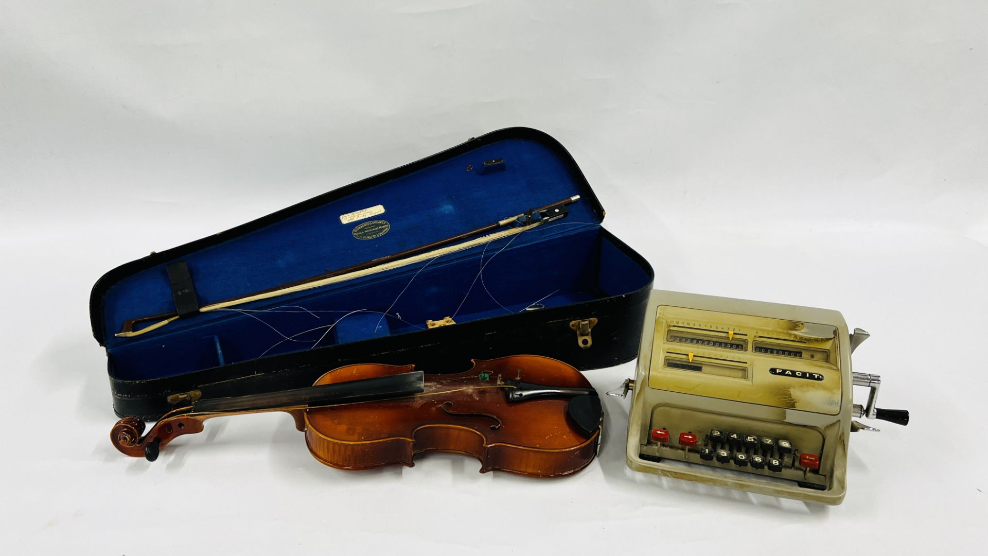 A VINTAGE VIOLIN AND BOW WITH MOTHER OF PEARL DETAIL A/F IN A RUSHWORTH AND DRAPER MUSICAL