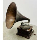 EARLY HMV GRAMOPHONE COMPANY OAK CASED "THE GRAMOPHONE Co" GRAMOPHONE WITH HORN.