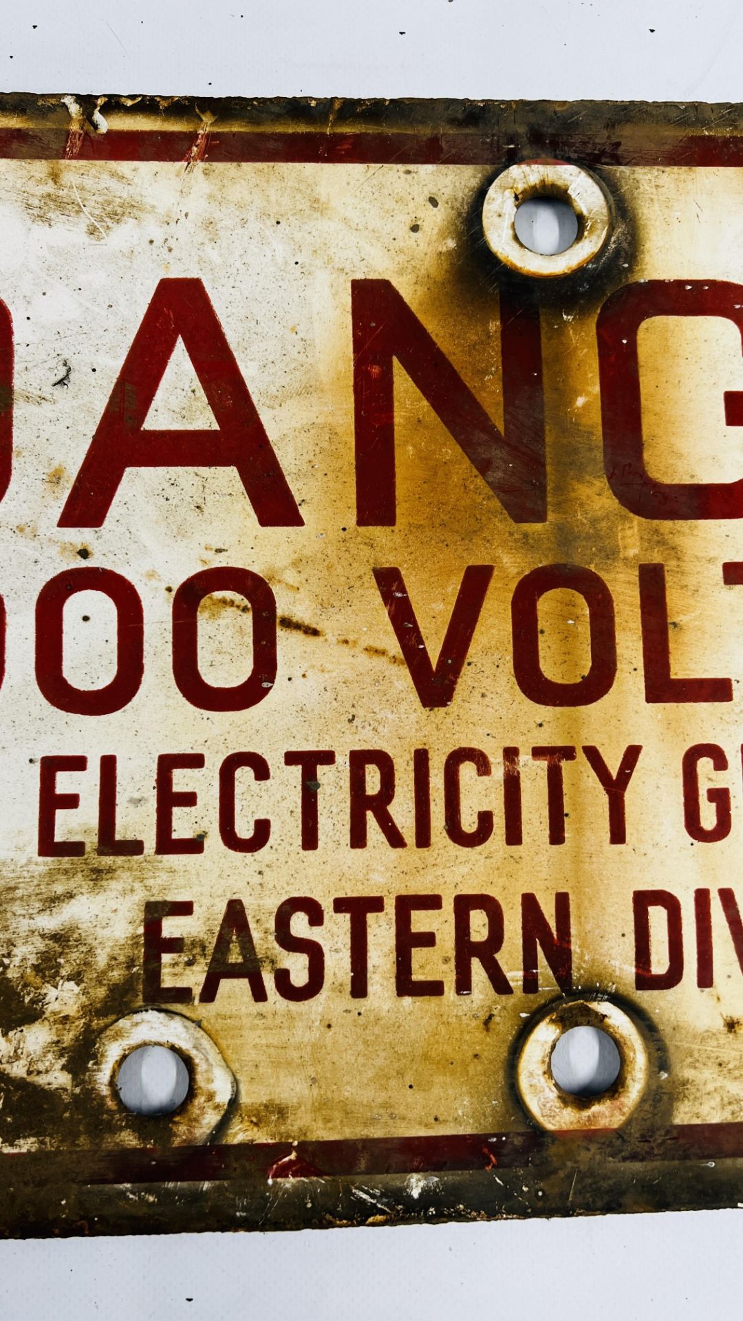 AN ORIGINAL VINTAGE ENAMEL SIGN "DANGER" 132000 VOLT LINES CENTRAL ELECTRICITY GENERATING BOARD - Bild 3 aus 6