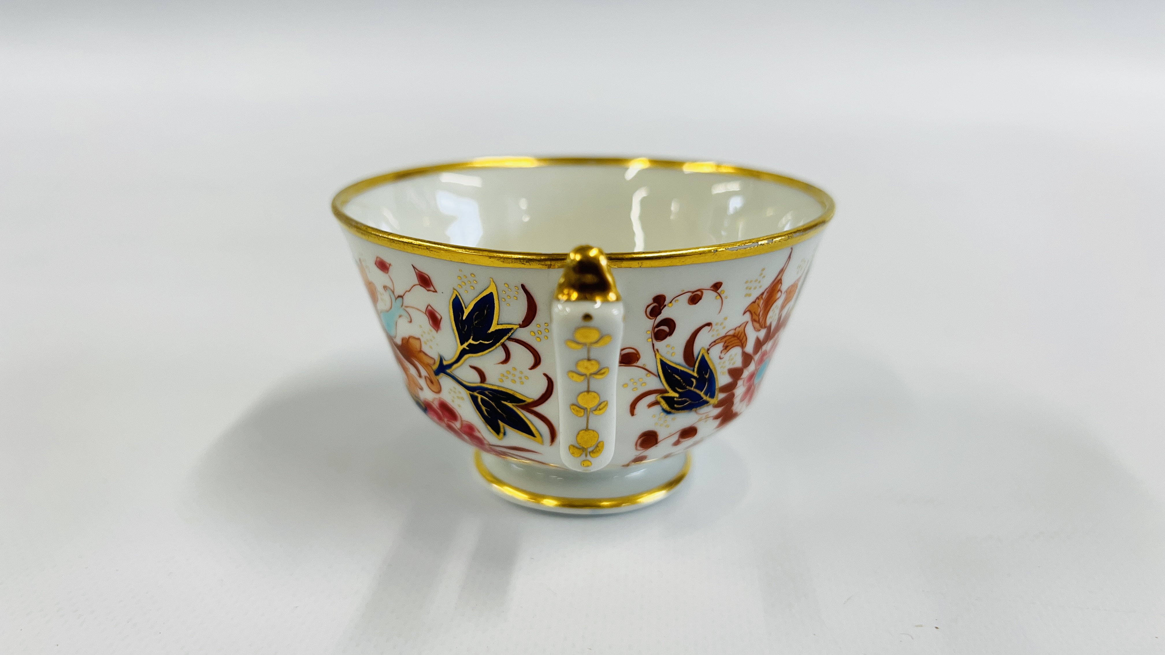 A FLIGHT BARR AND BARR WORCESTER PORCELAIN TEA CUP, - Image 32 of 38