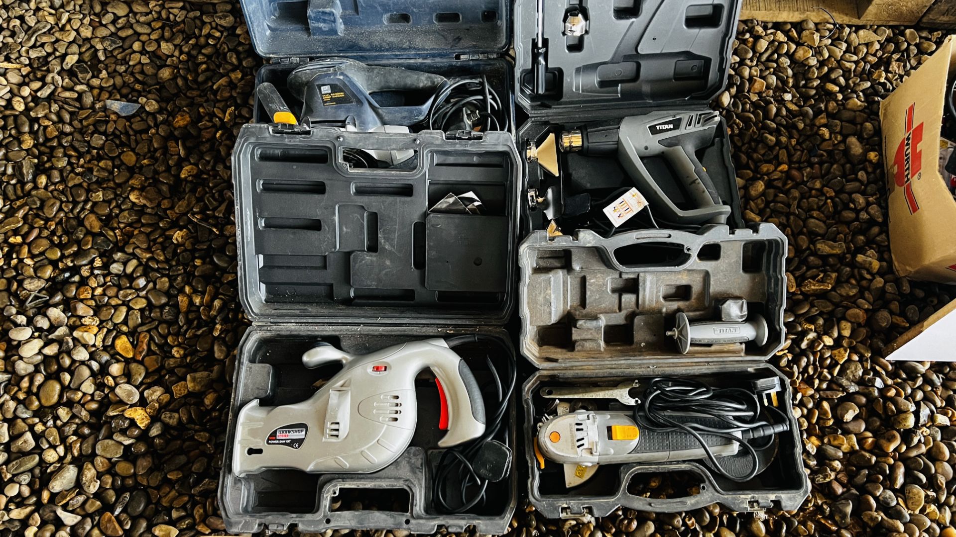 A GROUP OF 5 CASED POWER TOOLS TO INCLUDE PERFORMANCE POWER SANDER, TITAN 110MM ANGLE GRINDER,