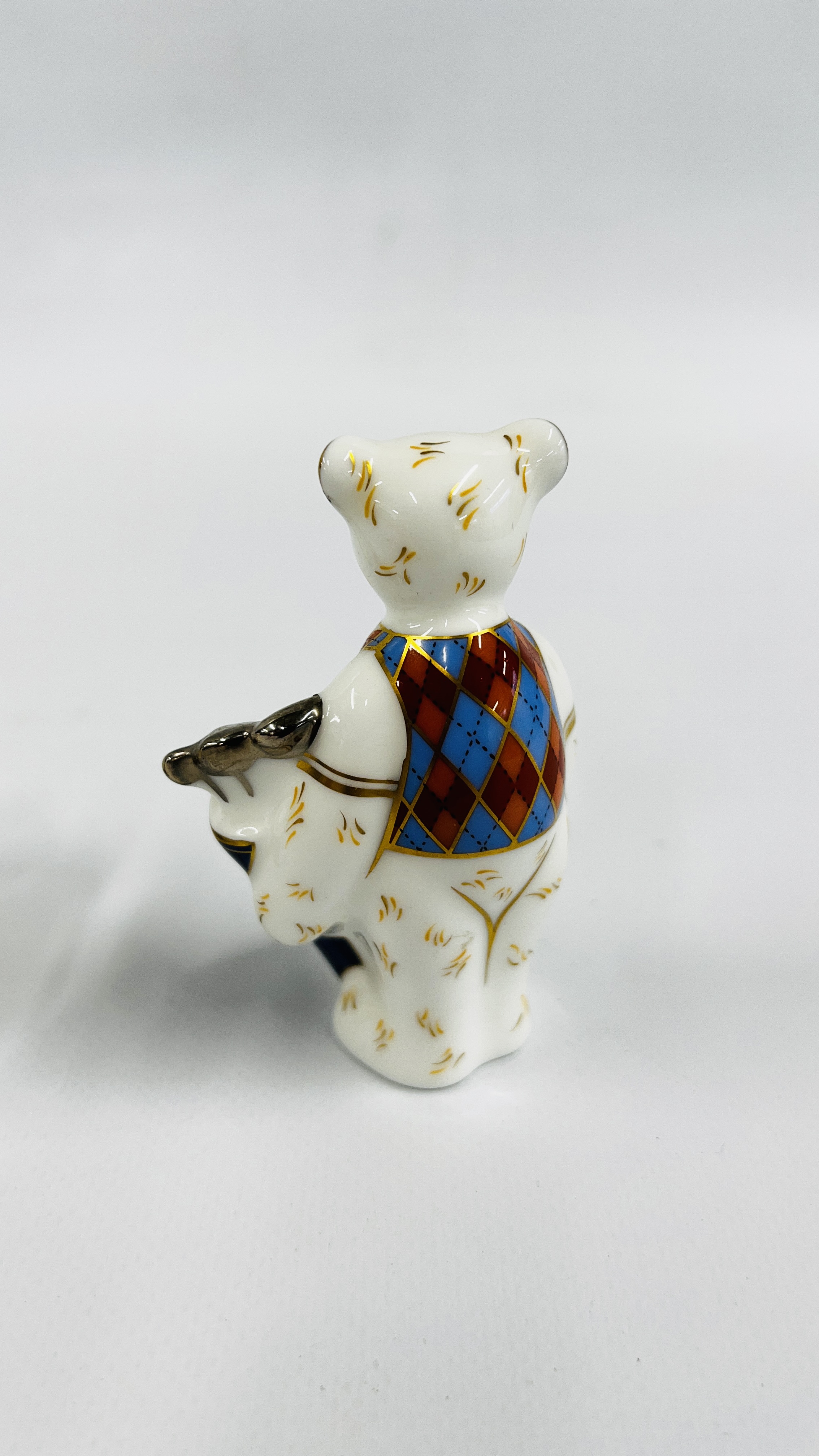 2 ROYAL CROWN DERBY FIGURES TO INCLUDE "GRADUATE" H 7CM AND GOLFER BEAR H 9CM NO STOPPERS. - Image 7 of 8