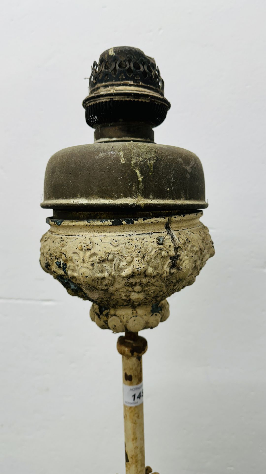 HIGHLY DECORATIVE CAST IRON LAMP STANDARD FOR RESTORATION. - Image 2 of 7