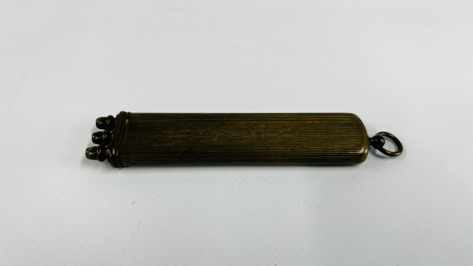 A VINTAGE BRASS CASED POCKET DRAWING SET COMPRISING OF A PEN, PENCIL AND KNIFE, L 10CM. - Bild 4 aus 5