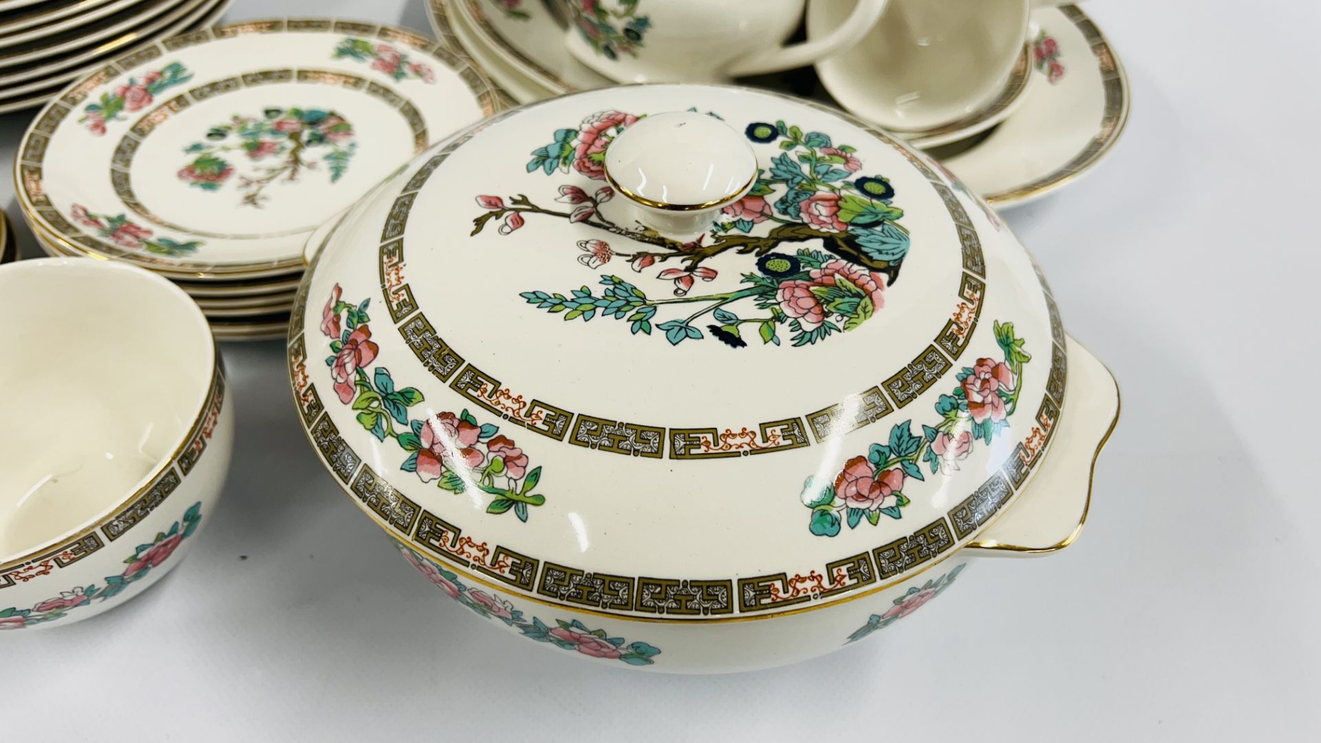 55 PIECES OF WEDGEWOOD INDIAN TREE DINNERWARE INCLUDING PLATES, CUPS, SAUCERS, TUREENS ETC. - Image 2 of 10