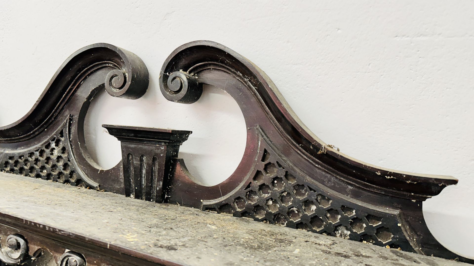 ORNATE MIRRORED OAK DRESSER UPSTAND WITH STAINED GLASS PANEL DETAIL FOR RESTORATION, - Bild 10 aus 10