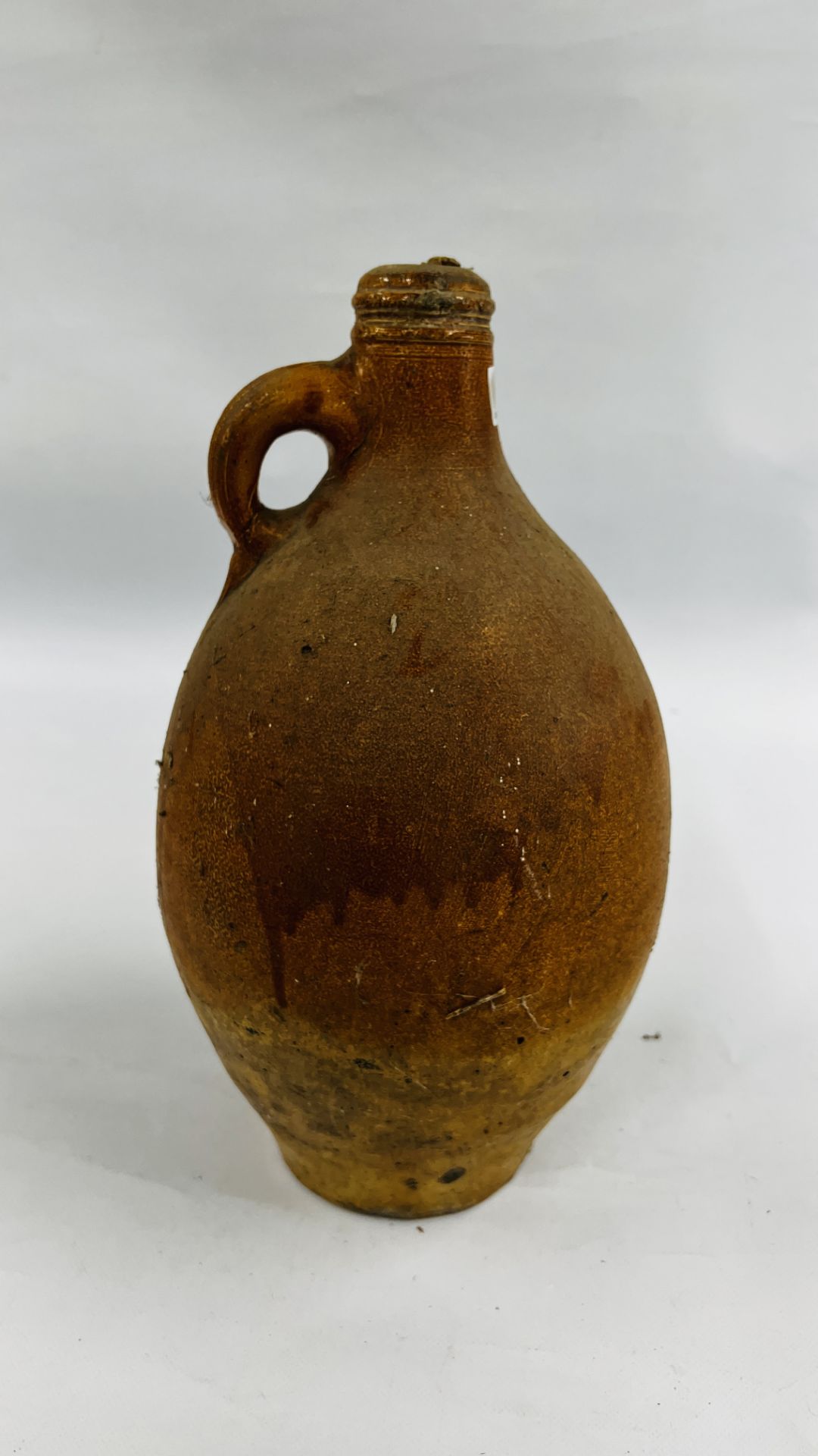 AN ANTIQUE STONEWARE C18th JUG "3" WITH ORIGINAL CORK STOPPER, H 40CM. - Bild 4 aus 5