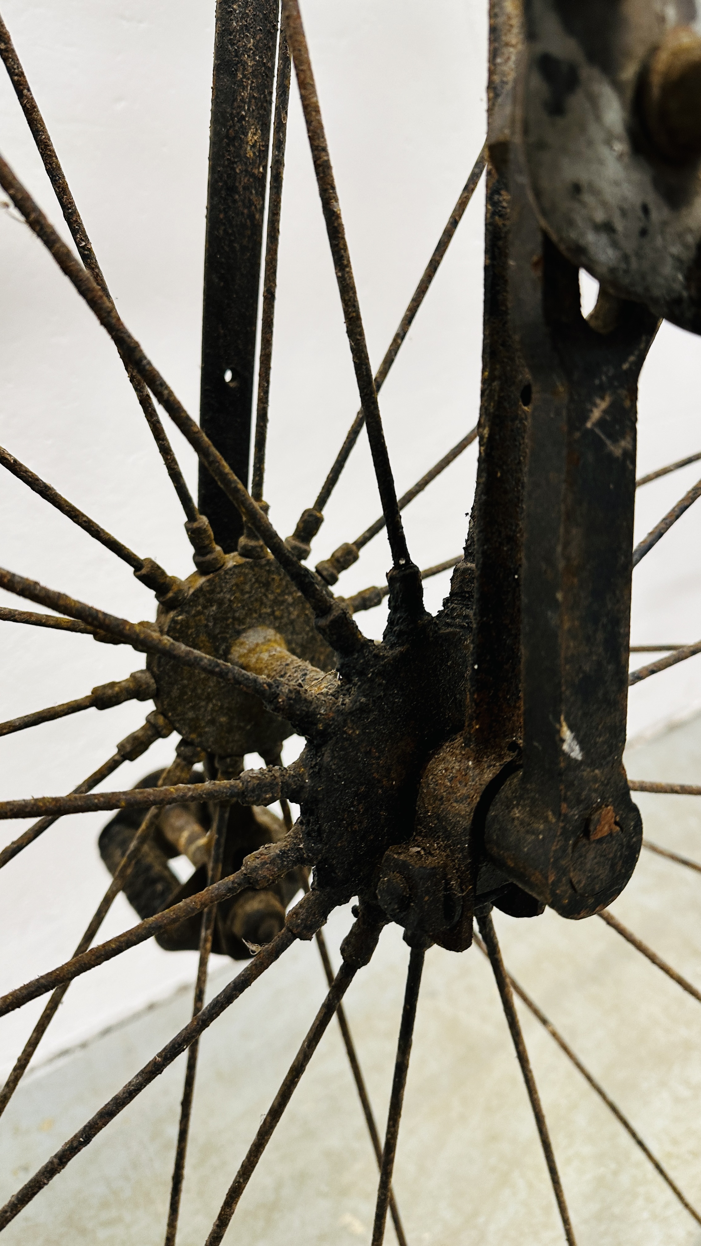 AN ANTIQUE PENNY FARTHING / HIGH WHEEL BICYCLE, HEIGHT 147CM, FRONT WHEEL RIM 119CM. - Image 15 of 20