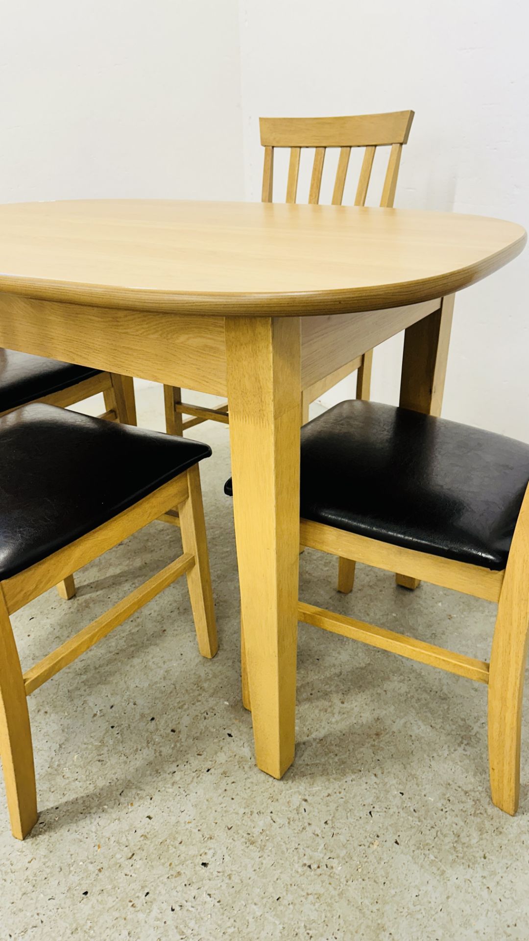 MODERN BEECHWOOD FINISH DINING TABLE AND SET OF 4 MATCHING CHAIRS WITH FAUX LEATHER SEATS. - Image 4 of 12