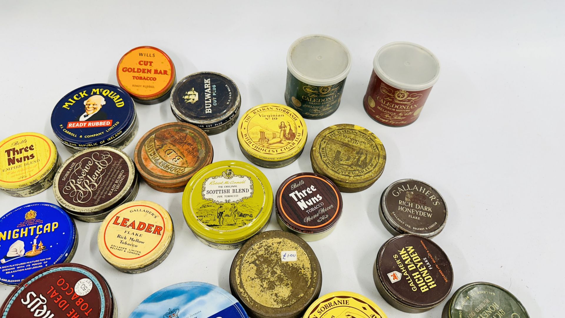 A BOX CONTAINING AN EXTENSIVE COLLECTION OF ASSORTED EMPTY VINTAGE ROUND TOBACCO TINS TO INCLUDE - Image 4 of 10