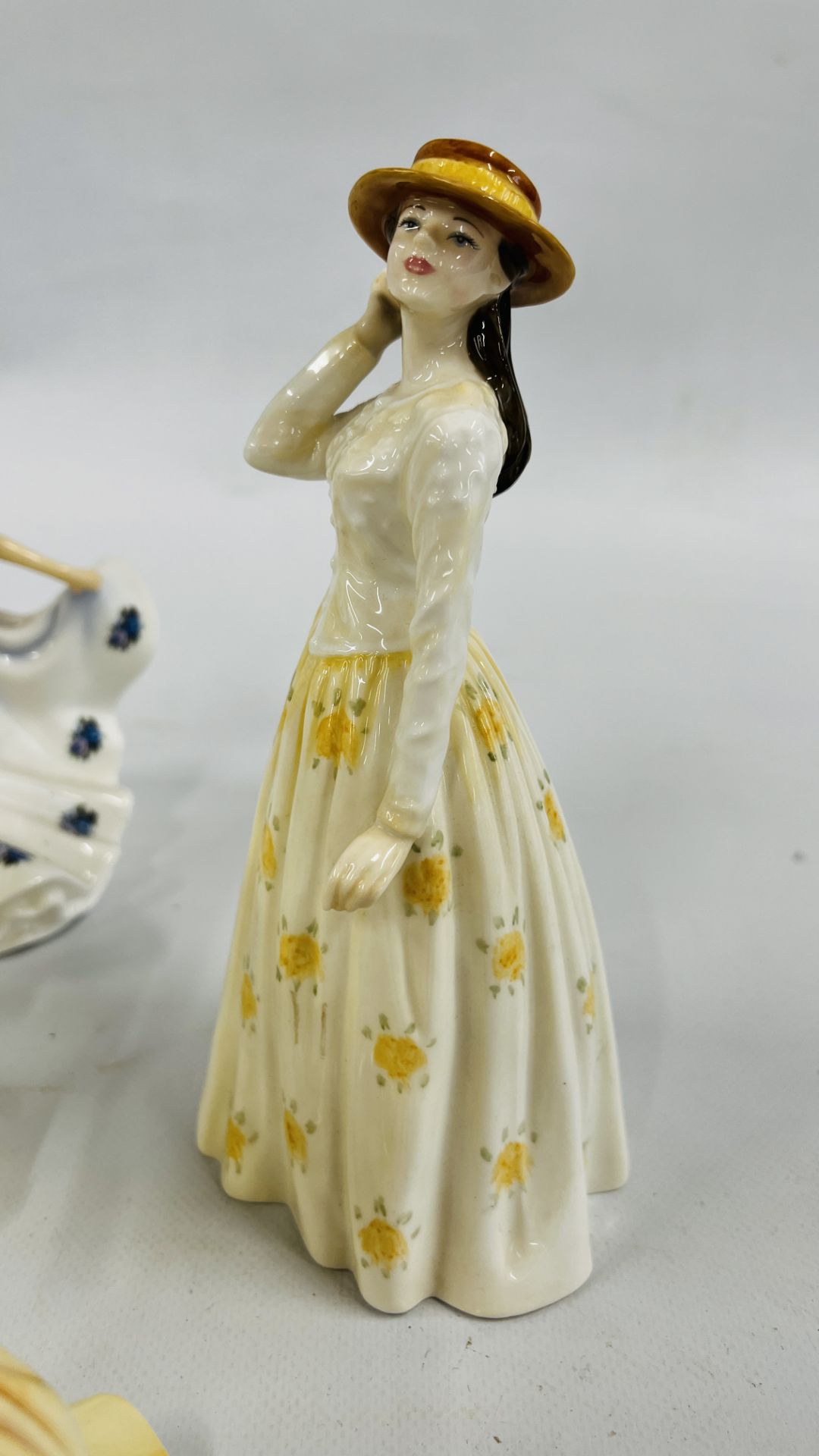 6 ROYAL DOULTON CABINET COLLECTOR FIGURES TO INCLUDE "FLOWERS FOR YOU" HN 3889, - Image 5 of 11