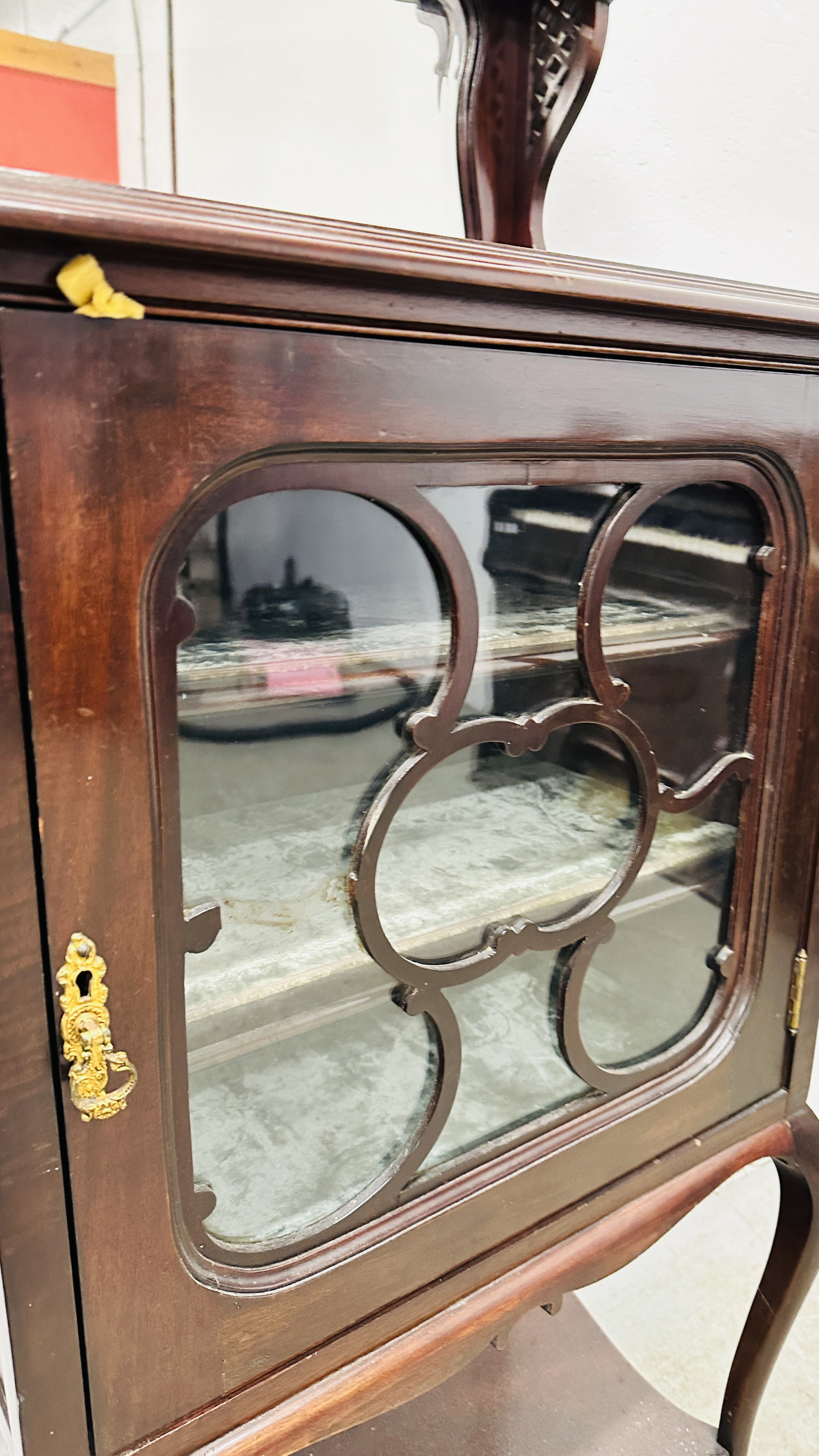 A VICTORIAN MAHOGANY SHEET MUSIC CABINET WITH MIRRORED UPSTAND AND FRETWORK PEDIMENT, - Image 10 of 11