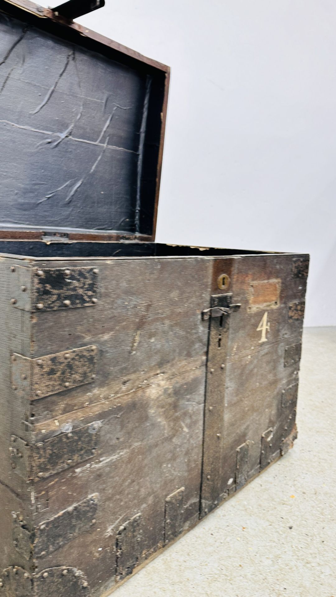 ANTIQUE OAK AND METAL BOUND SILVERSMITHS CHEST WITH CAST HANDLES BEARING BRASS PLAQUE GILLIAM & CO. - Image 12 of 13