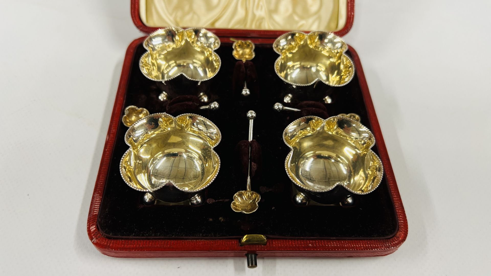 CASED SET OF FOUR VICTORIAN SILVER SALTS WITH SPOONS LONDON 1897 MAKER WOLFSKY & Co LTD. - Image 2 of 9