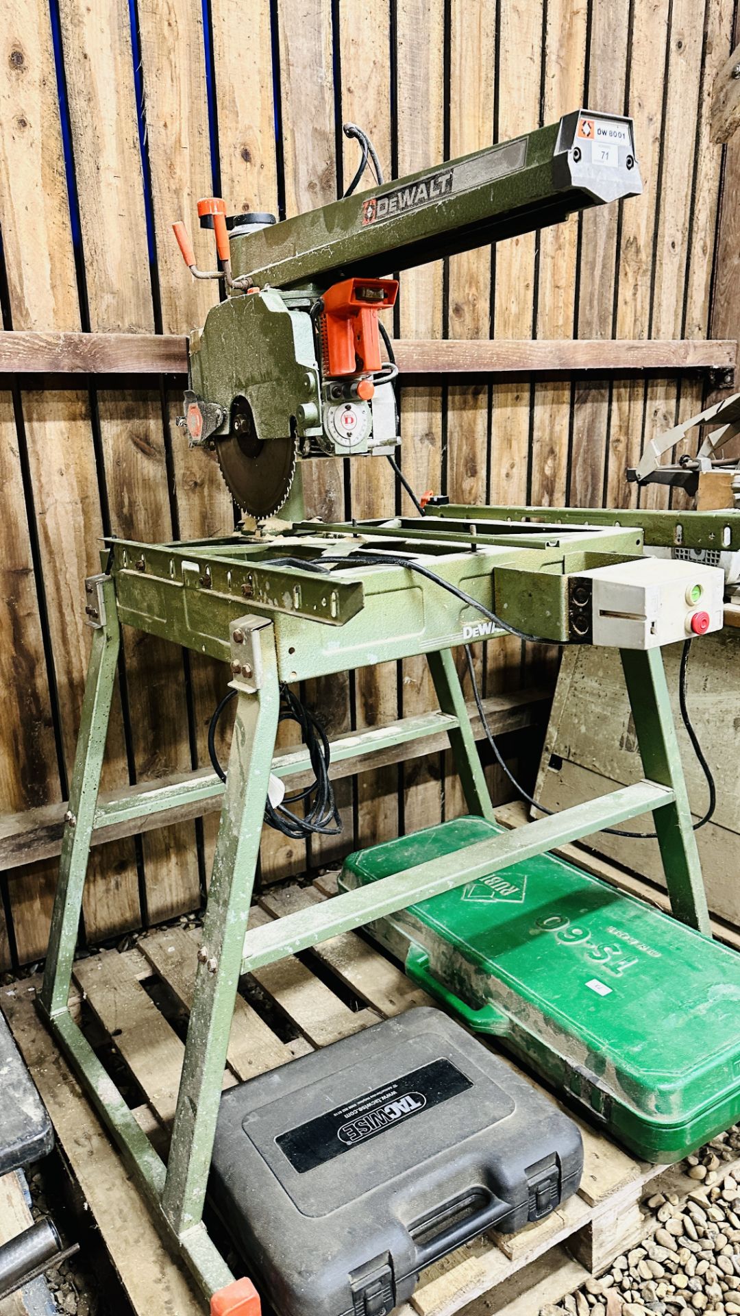 DEWALT DW8001 RADIAL ARM SAW - TRADE ONLY - SOLD AS SEEN.