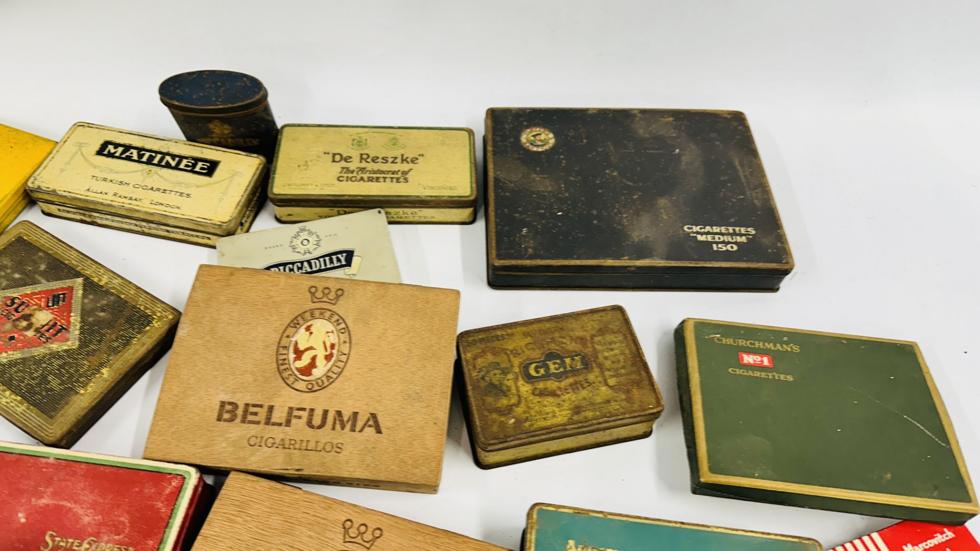 A BOX CONTAINING AN EXTENSIVE COLLECTION OF ASSORTED EMPTY VINTAGE CIGARETTE TINS TO INCLUDE - Image 9 of 14