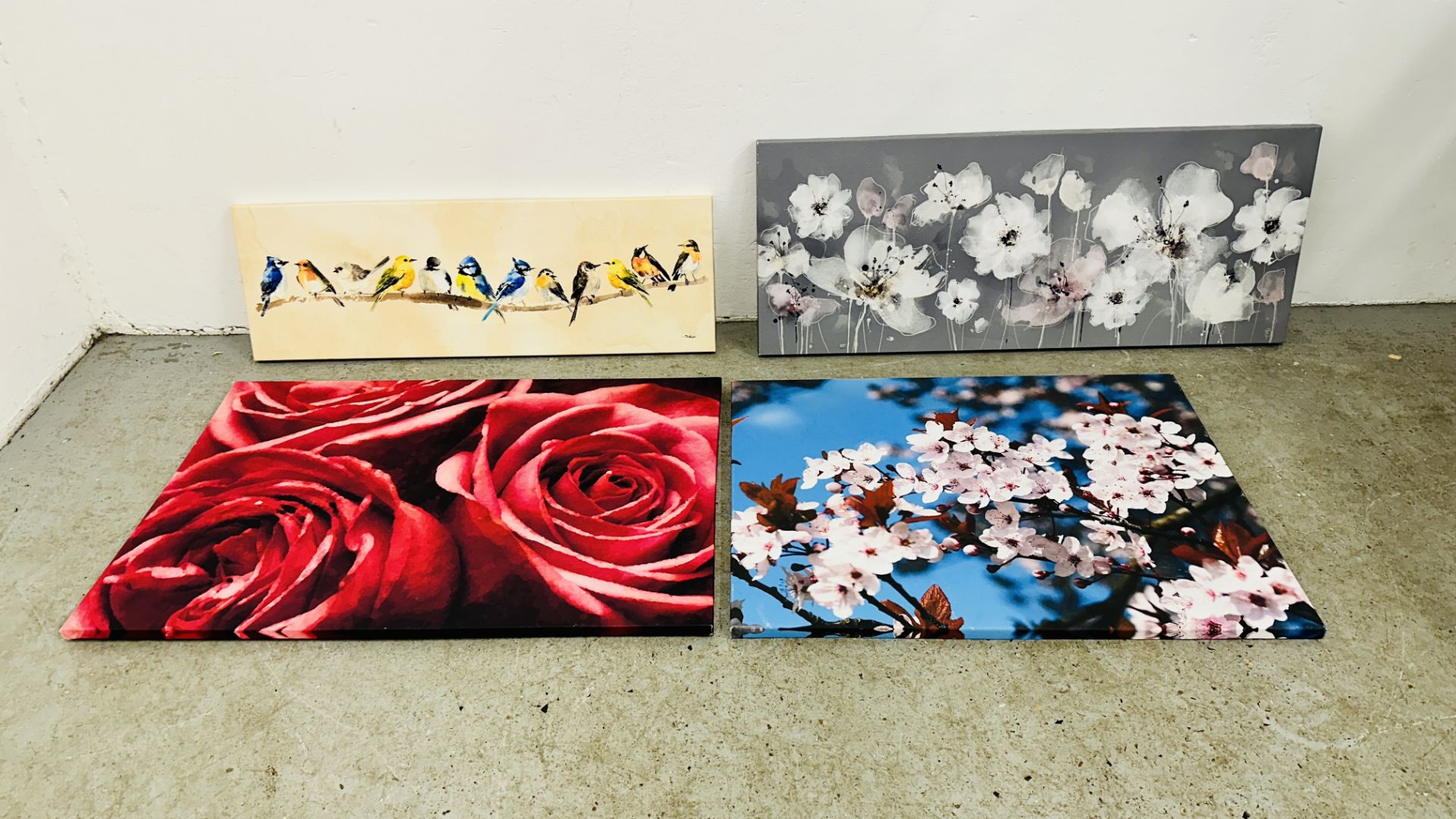 A GROUP OF 4 MODERN ART CANVAS PRINTS INCLUDING FLORAL AND BIRDS.