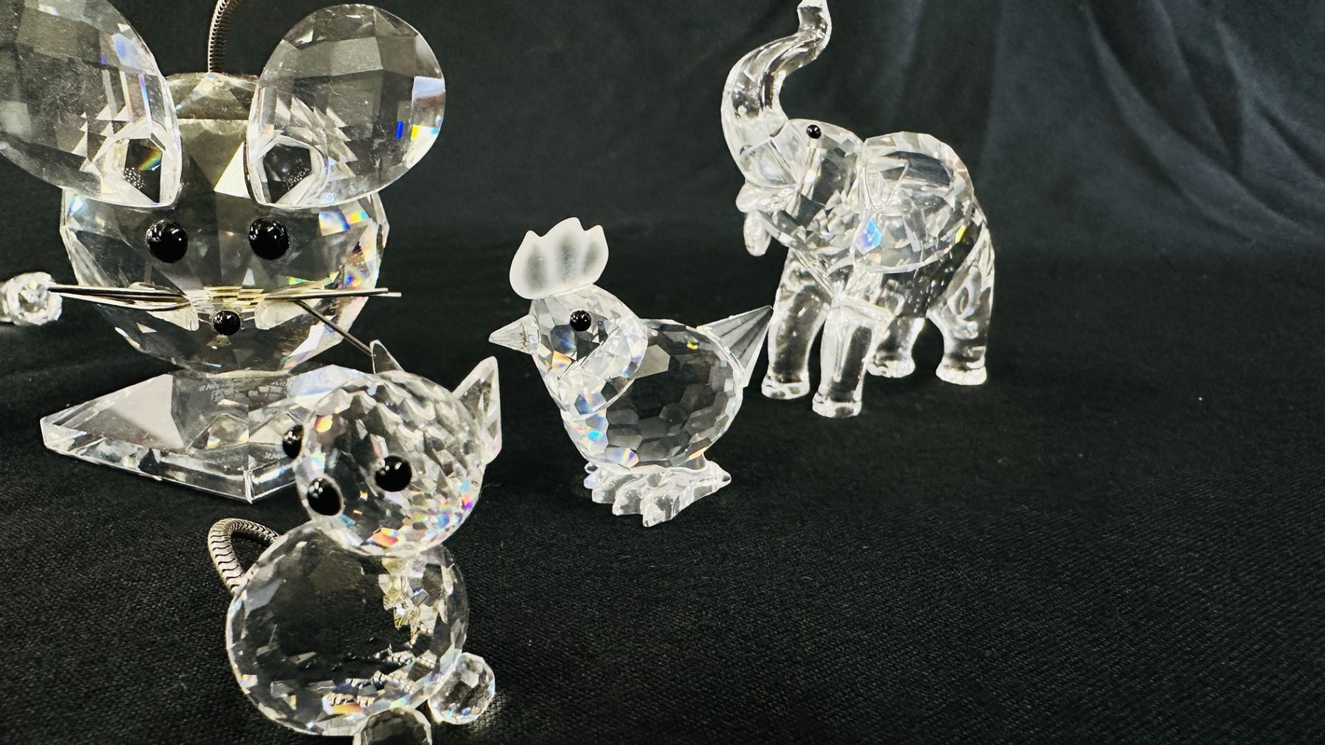 GRUOP OF 7 SWAROVSKI CABINET COLLECTIBLE ORNAMENTS TO INCLUDE MINI HEN (7675), TOM CAT (198241), - Image 9 of 12