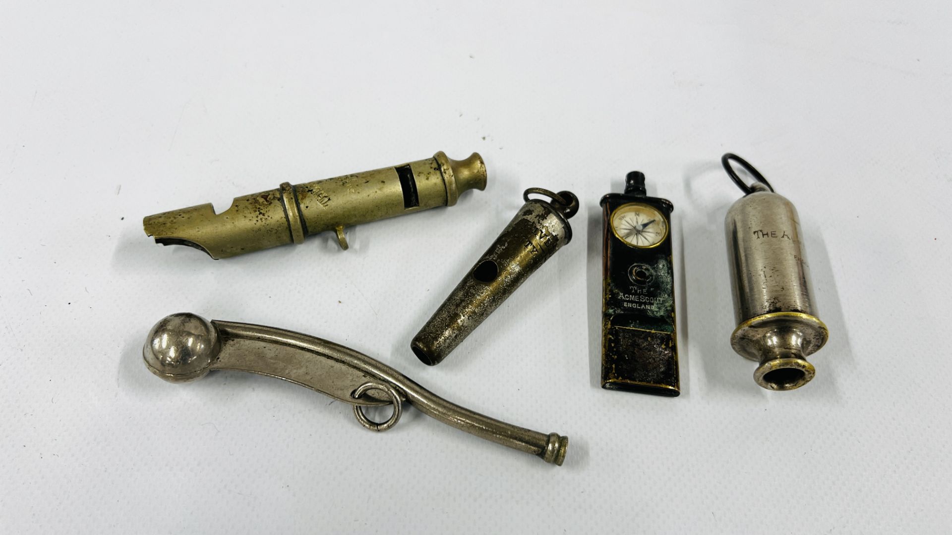 A COLLECTION OF 5 VINTAGE WHISTLES TO INCLUDE 189890'S LIVERPOOL POLICE BEAUFORT WHISTLE,