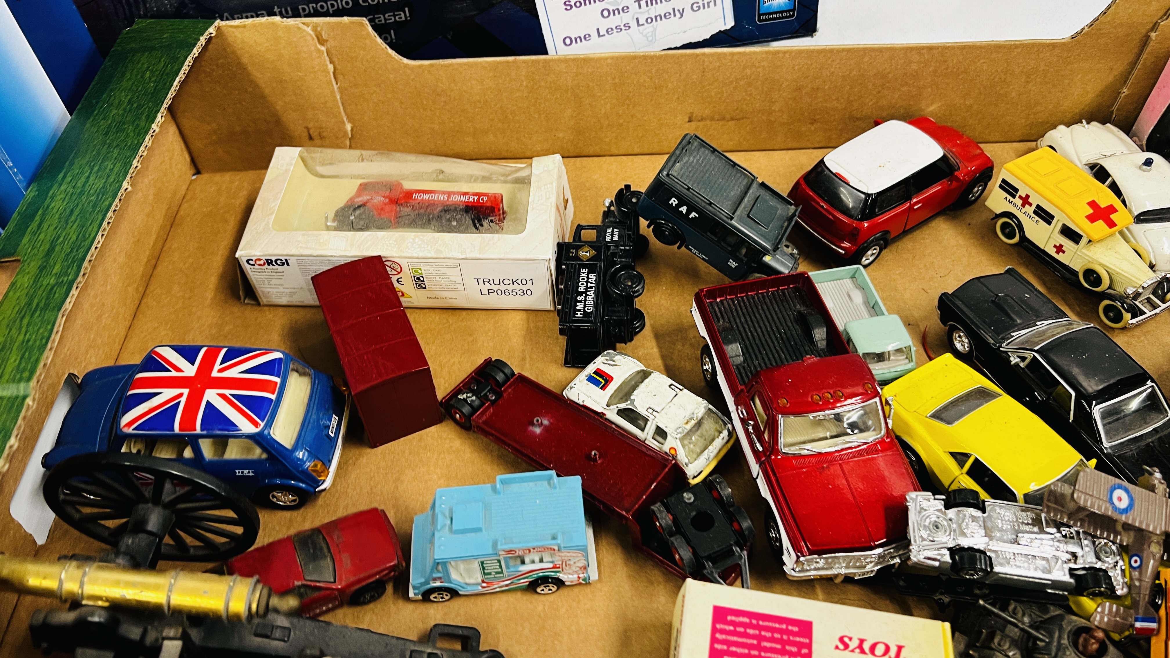 COLLECTION OF VINTAGE MODEL VEHICLES INCLUDING DIE CAST + SMALL QUANTITY MODEL FIGURES + QUANTITY - Image 11 of 13