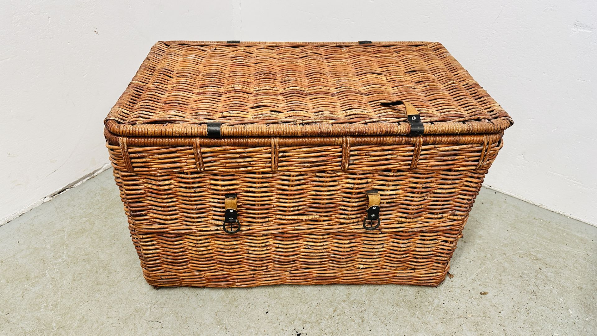 A LARGE WICKER TWO HANDLED BASKET - W 90 X D 55 X H 55CM.