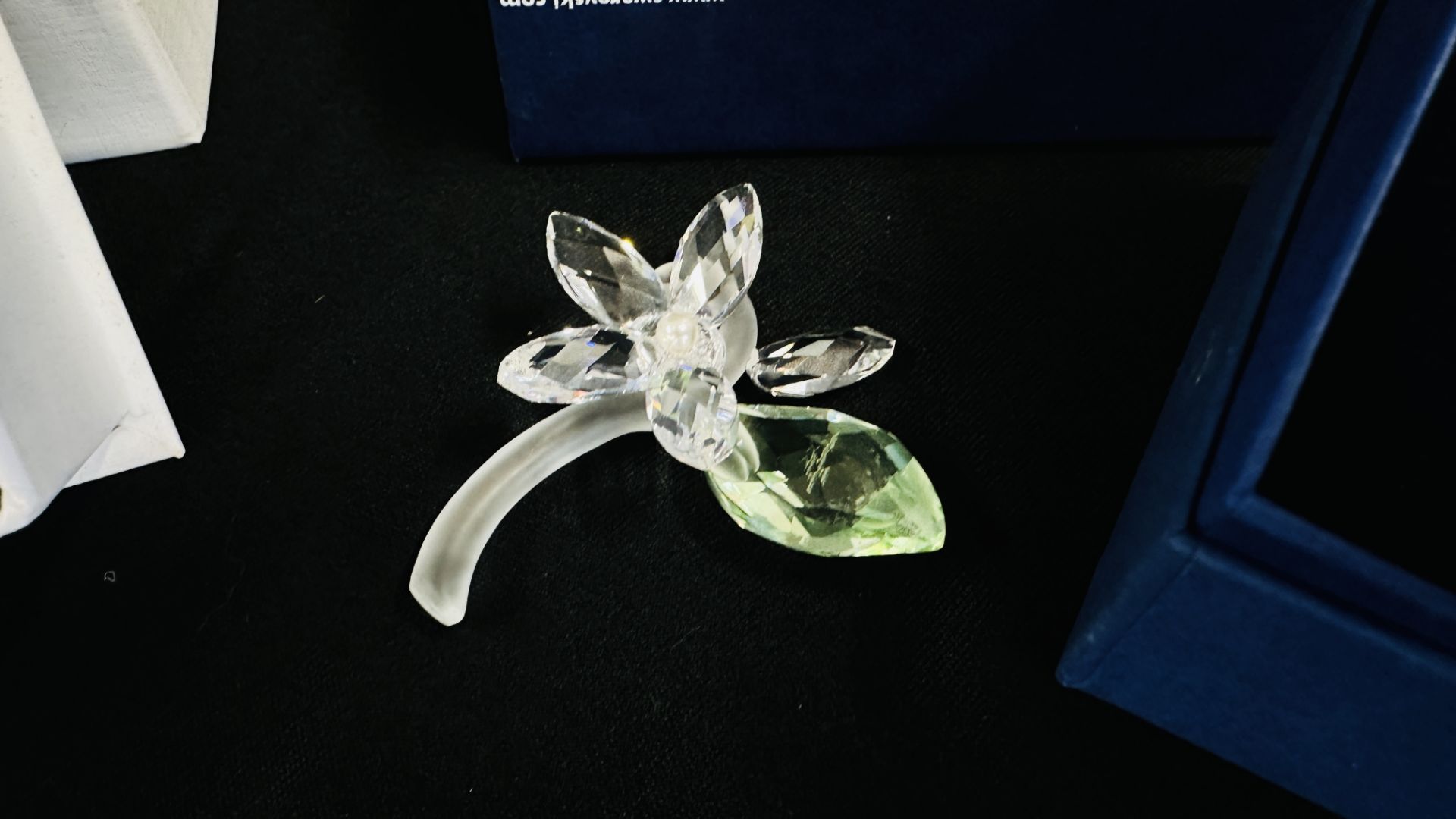 A GROUP OF 5 SWAROVSKI CABINET COLLECTIBLE ORNAMENTS INCLUDING PEAR, ROSE TREE, FLOWER, - Image 4 of 10