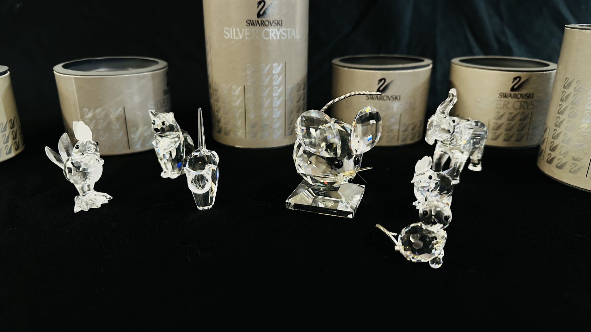 GRUOP OF 7 SWAROVSKI CABINET COLLECTIBLE ORNAMENTS TO INCLUDE MINI HEN (7675), TOM CAT (198241), - Image 12 of 12