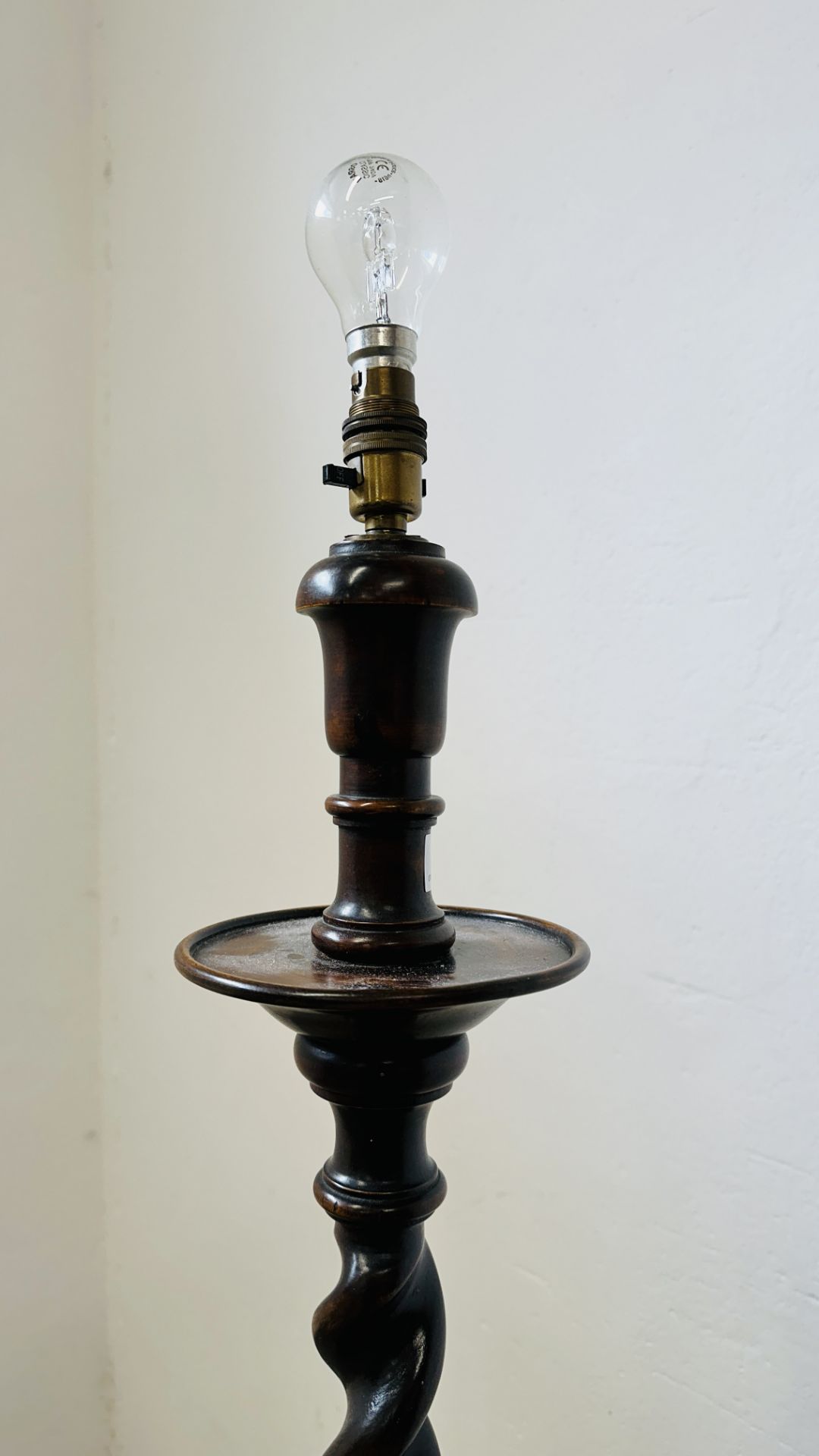 ANTIQUE BARLEY TWIST STANDARD LAMP (WIRE REMOVED) - SOLD AS SEEN. - Image 2 of 5