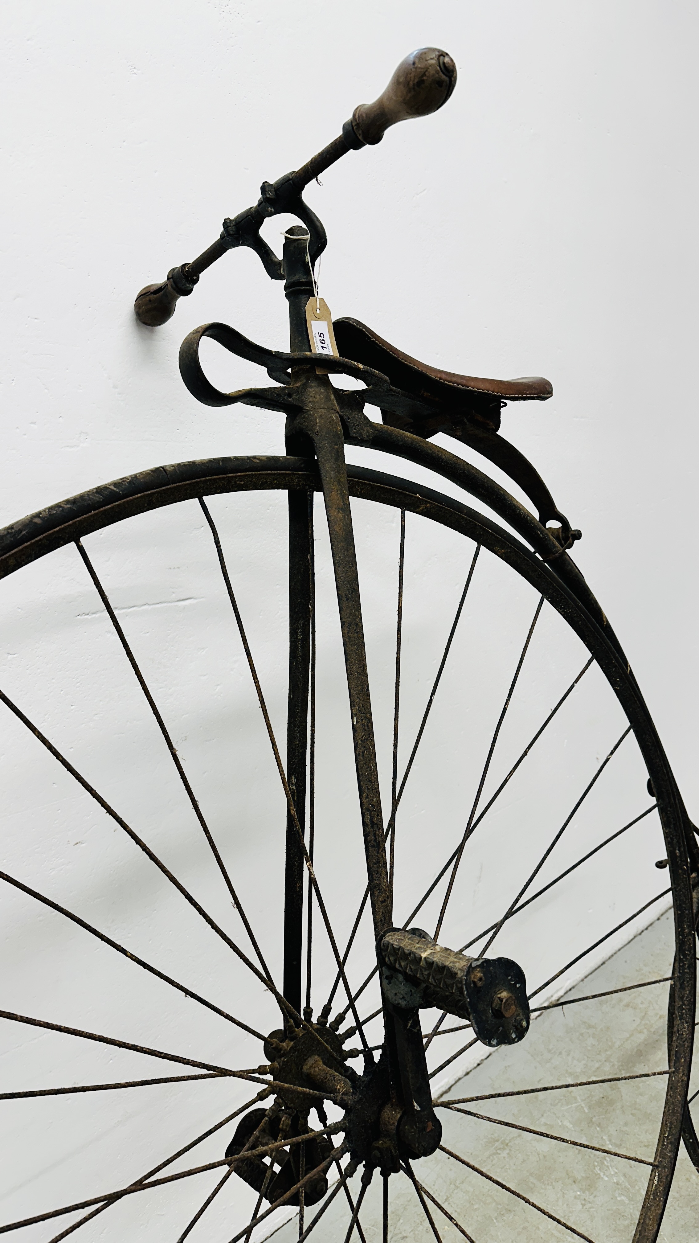 AN ANTIQUE PENNY FARTHING / HIGH WHEEL BICYCLE, HEIGHT 147CM, FRONT WHEEL RIM 119CM. - Image 3 of 20