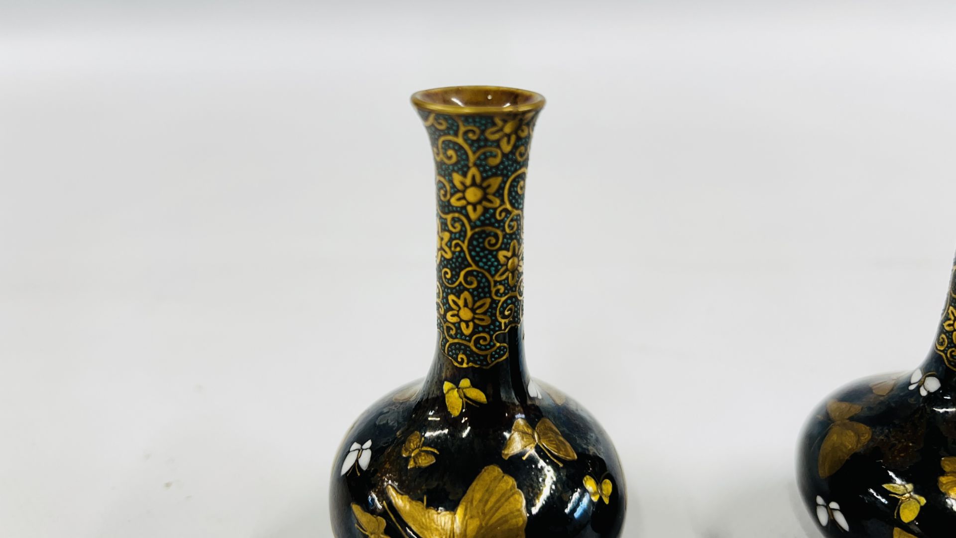 A PAIR OF MINIATURE ONION VASES GILT DECORATED WITH BUTTERFLIES HEIGHT 9CM ALONG WITH A MINIATURE - Image 7 of 24