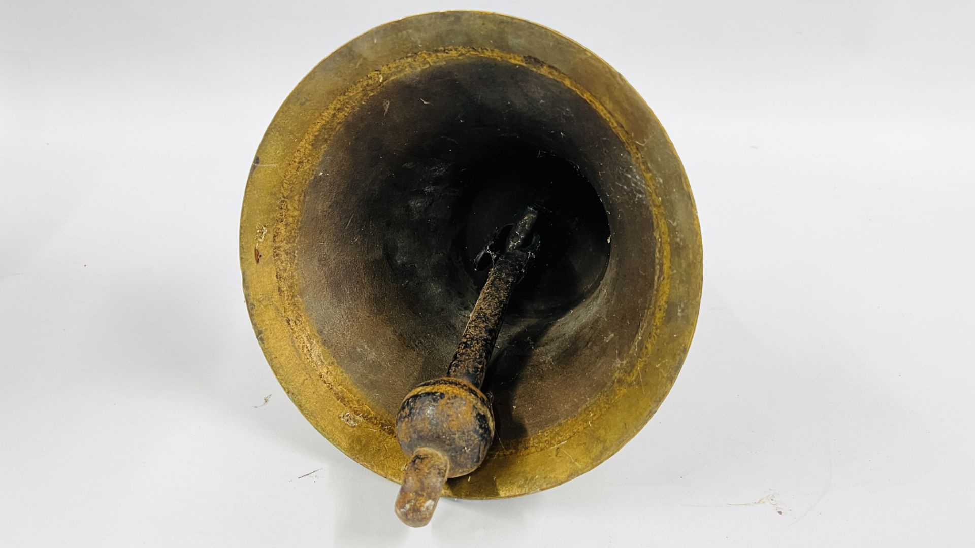 HEAVY BRASS BELL, DIAMETER 24CM, HEIGHT 26CM. - Image 3 of 4