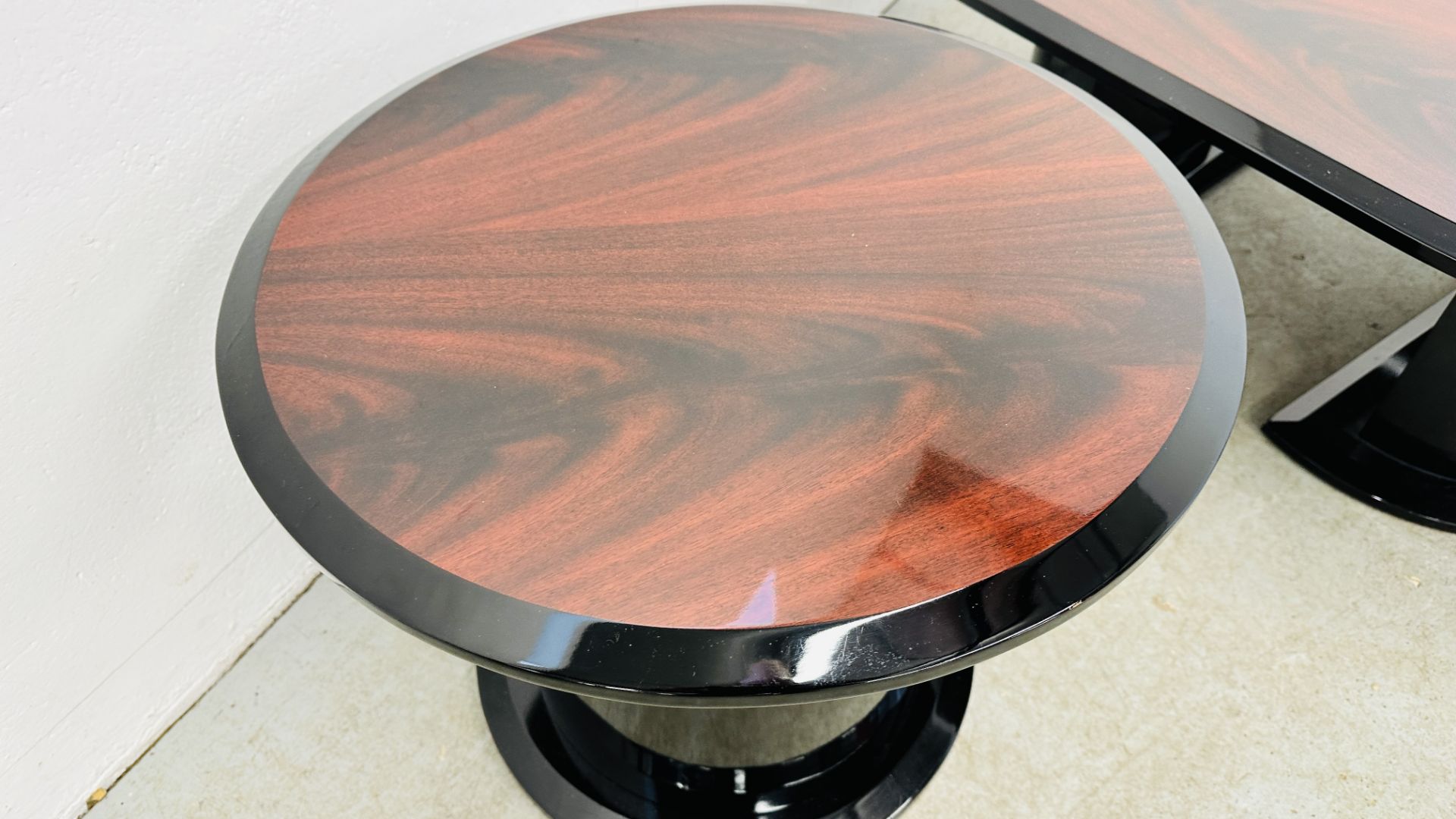 3 MATCHING DESIGN HIGH GLOSS MAHOGANY FINISH COFFEE TABLES INCLUDING A PAIR OF CIRCULAR AND 1 OVAL. - Image 4 of 16