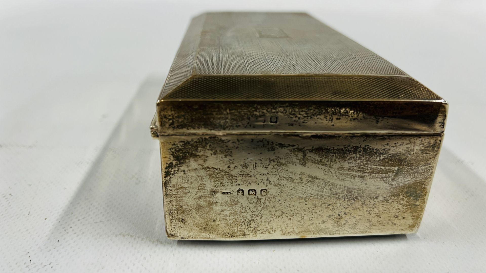 A VINTAGE SILVER CIGARETTE BOX BIRMINGHAM ASSAY J.H.W (RUBBED MARKS) BEARING MONOGRAM MJ 24.7. - Image 6 of 10