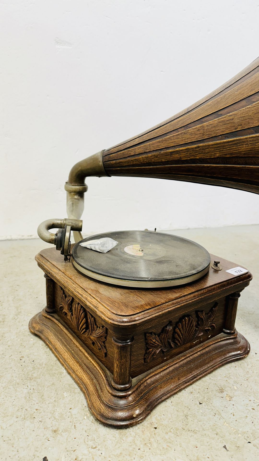 EARLY HMV GRAMOPHONE COMPANY OAK CASED "THE GRAMOPHONE Co" GRAMOPHONE WITH HORN. - Image 9 of 9