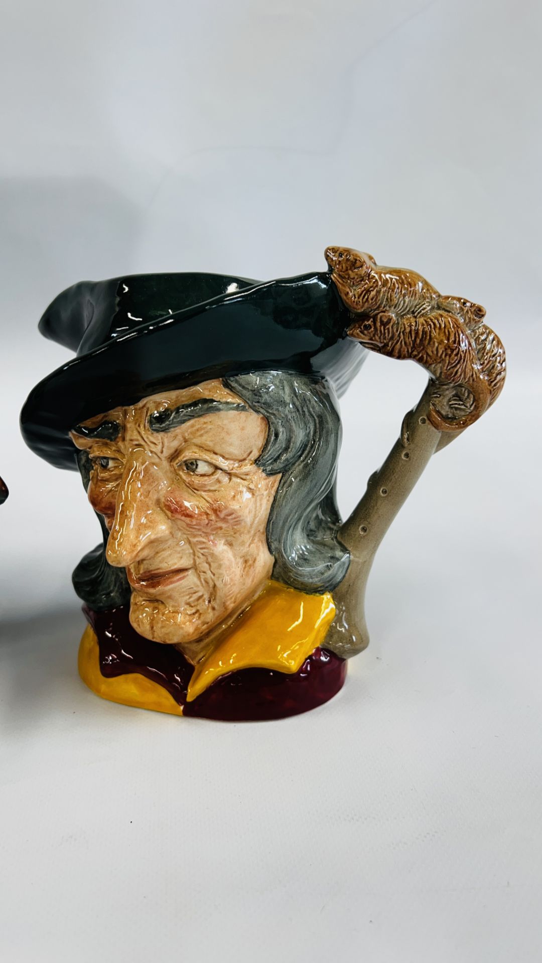 A GROUP OF 5 ROYAL DOULTON CHARACTER JUGS TO INCLUDE THE POACHER D 6429, PIED PIPER D 6403, - Image 2 of 9