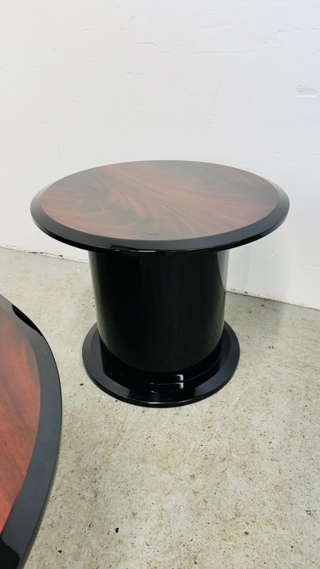 3 MATCHING DESIGN HIGH GLOSS MAHOGANY FINISH COFFEE TABLES INCLUDING A PAIR OF CIRCULAR AND 1 OVAL. - Image 11 of 16