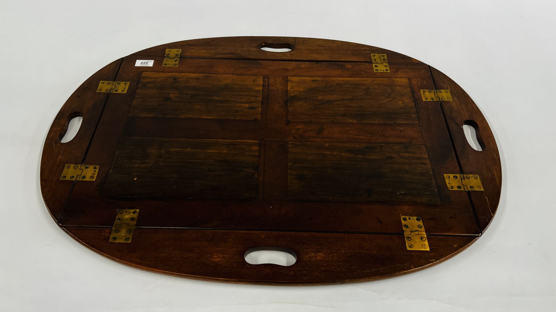 A MAHOGANY BUTLER'S TRAY WITH FOLDING SIDES ON FOLDING STAND TRAY 68 X 42CM. - Bild 13 aus 16