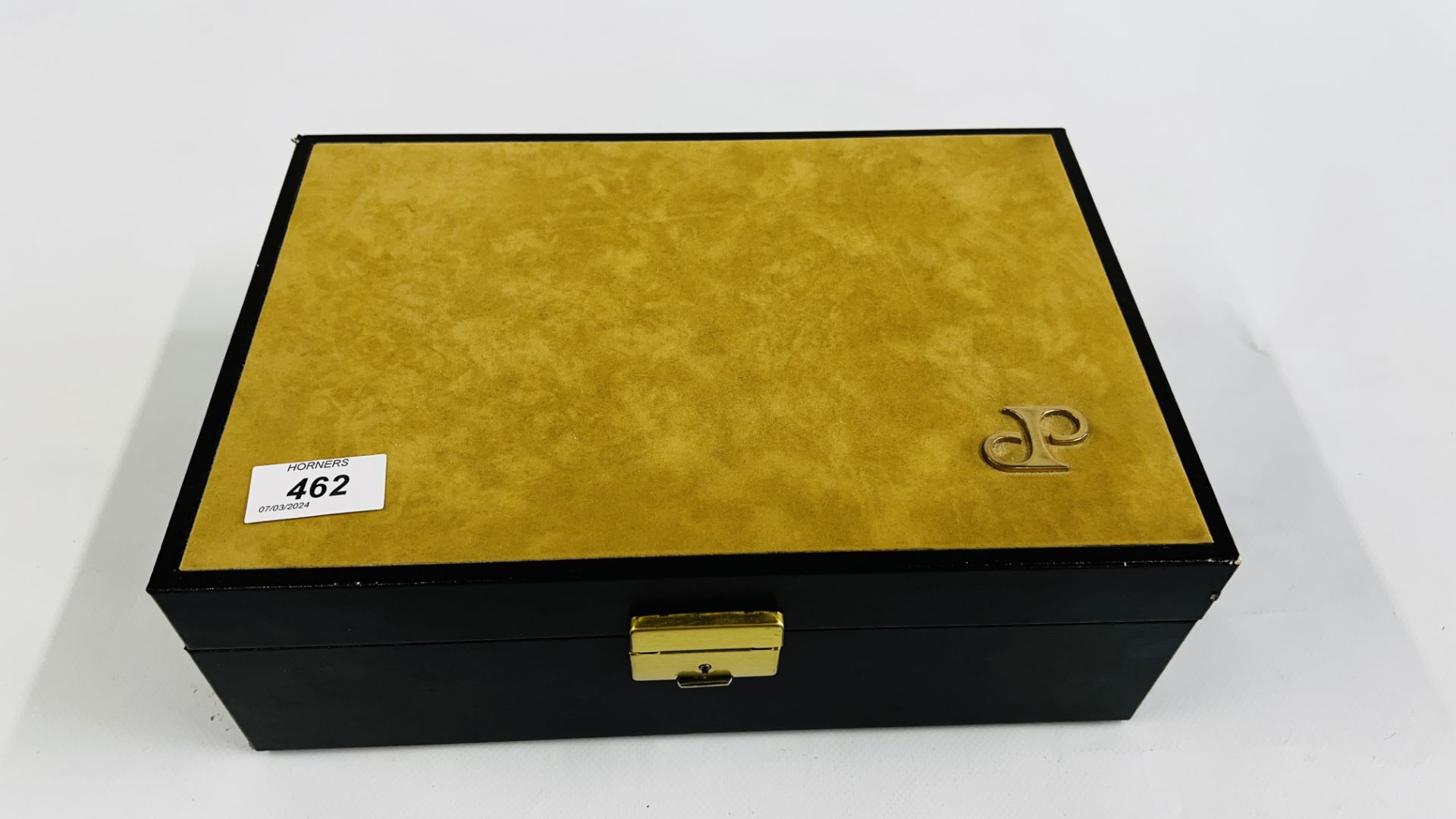 A JEWELLERY BOX MARKED JP CONTAINING A QUANTITY OF VINTAGE AND MODERN COSTUME JEWELLERY TO INCLUDE - Image 10 of 10