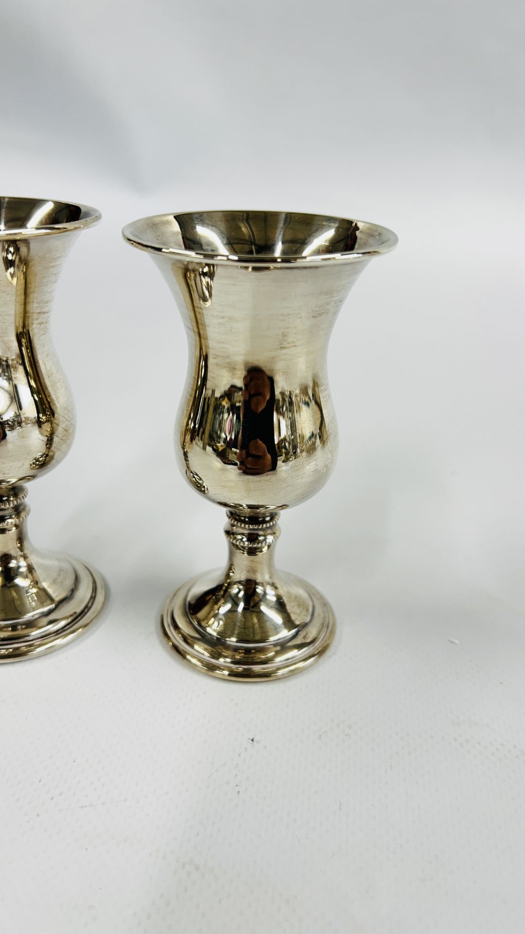 A PAIR OF SILVER FOOTED GOBLETS, BIRMINGHAM ASSAY 1972 B & CO. H 10.5CM. - Image 2 of 8