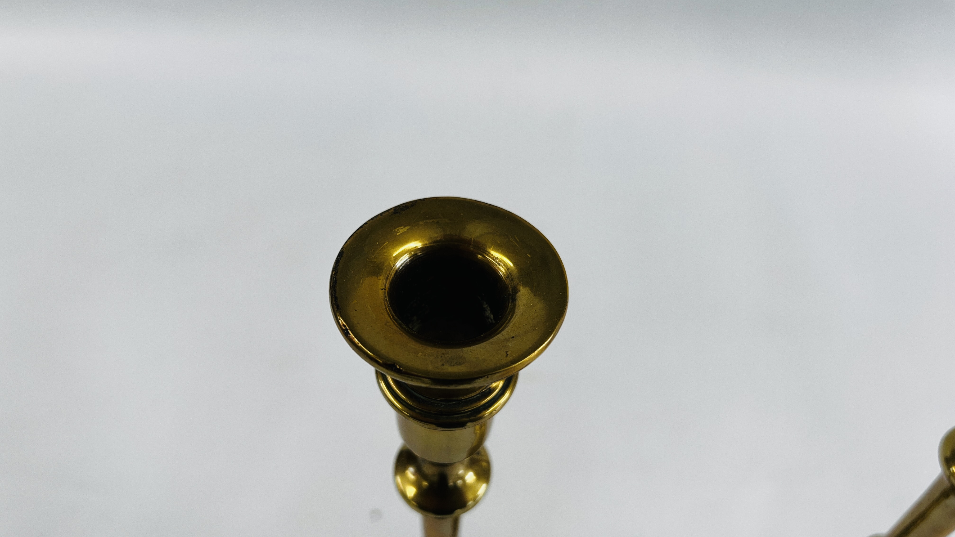 A PAIR OF HEAVY TALL BRASS CANDLESTICKS - HEIGHT 46CM. - Image 2 of 7