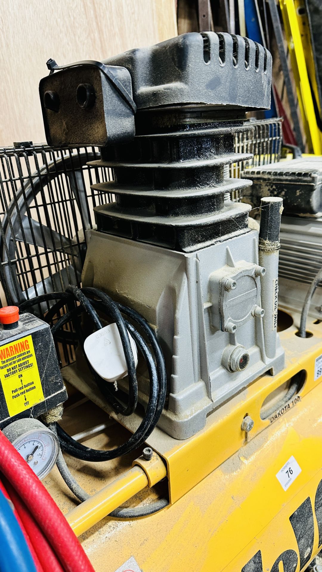 WOLF AIR DAKOTA 100 COMMERCIAL AIR COMPRESSOR, 90 LITRE TANK ALONG WITH VARIOUS HOSES. - Image 8 of 8